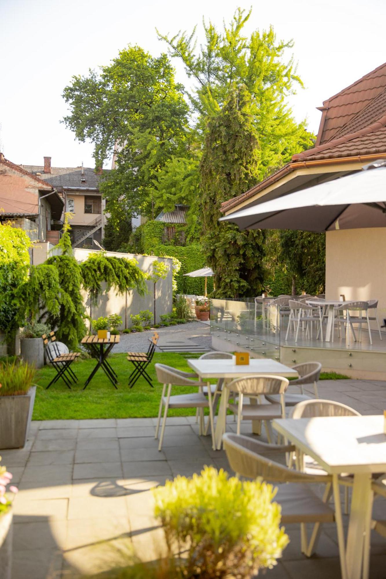 Hotel Laudon Uzhhorod Exterior foto